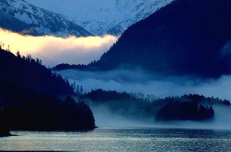 La "Misty Coast" está llena de montañas entre las cuales las nubes quedan atrapadas, creando un mágico ambiente de gran belleza ALASKA MISTY FJORDS CRUISES DELUXE CRUISES PRINCESS